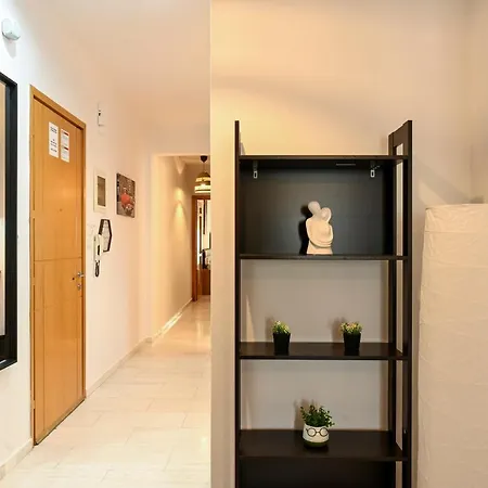 Center Modern *